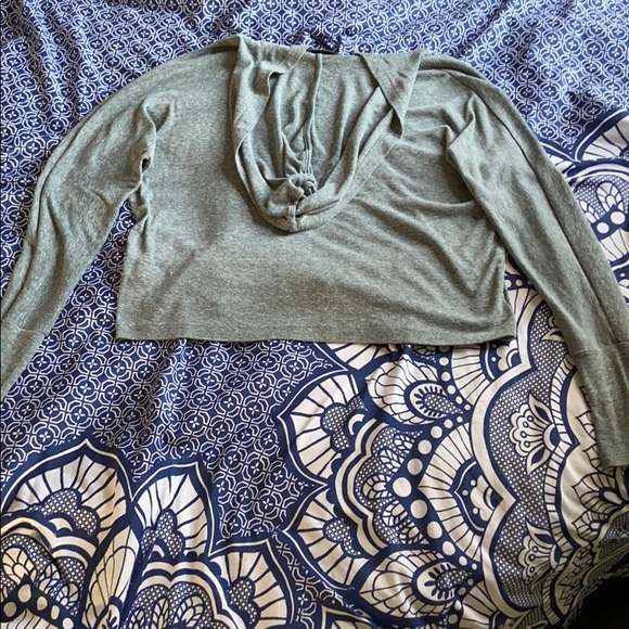 Forever 21 Cropped Long Sleeve Hooded Top - Picture 2 of 2